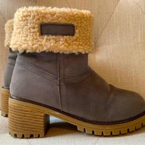 Beautiful boots 👢 - Picture 2 of 5